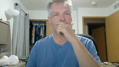 Snapshot of master_thorn chatting on April 23, 2:24 am Master Thorn online show from April 23, 2:24 am