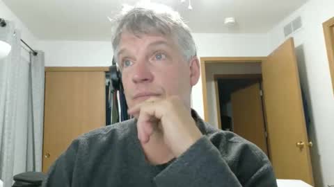 Snapshot of master_thorn chatting on May 15, 2:51 am Master Thorn online show from May 15, 2:51 am