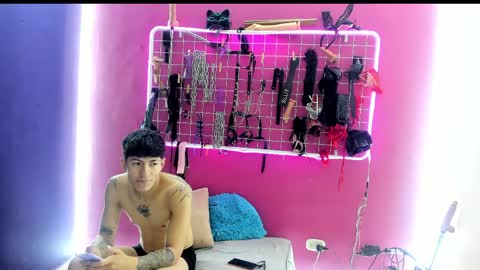 Snapshot of masteraxelandmelany chatting on April 10, 12:21 pm Axel And Melany online show from April 10, 12:21 pm