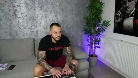 Snapshot of masterkingmuscle chatting on February 16, 8:38 pm masterkingmuscle online show from February 16, 8:38 pm