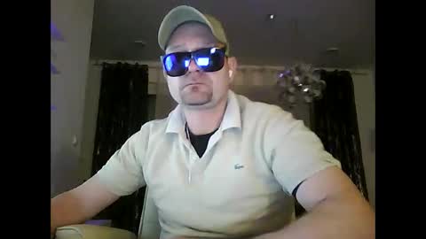 Snapshot of matcelpb1987 chatting on December 16, 4:23 am Marcel online show from December 16, 4:23 am