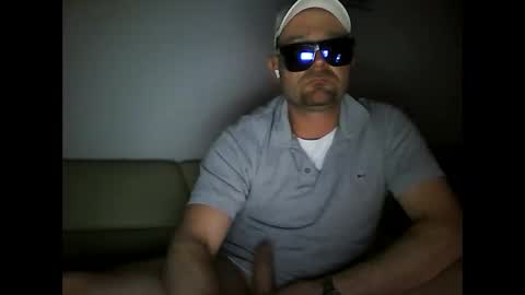 Snapshot of matcelpb1987 chatting on December 17, 12:34 am Marcel online show from December 17, 12:34 am