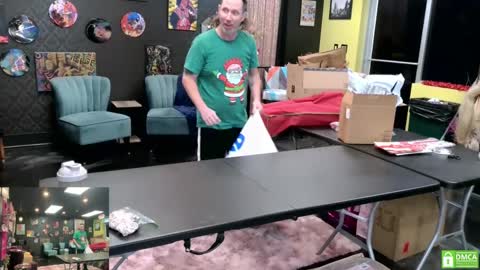 Snapshot of matchingtracksuits chatting on December 23, 3:55 pm Jer and Kel online show from December 23, 3:55 pm