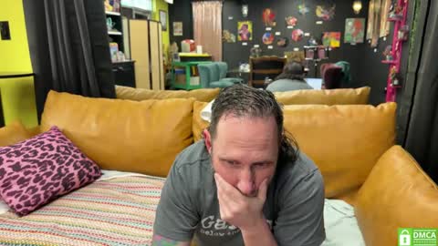 Snapshot of matchingtracksuits chatting on February 24, 9:20 pm Jer and Kel online show from February 24, 9:20 pm