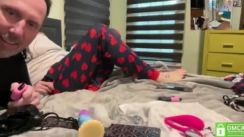 Snapshot of matchingtracksuits chatting on March 5, 4:57 pm Jer and Kel online show from March 5, 4:57 pm