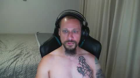 Snapshot of matchy666 chatting on December 3, 7:43 am Matchy online show from December 3, 7:43 am