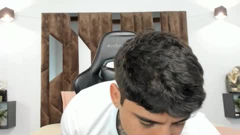 mateo_dilucajs1 online show from September 25, 8:01 pm