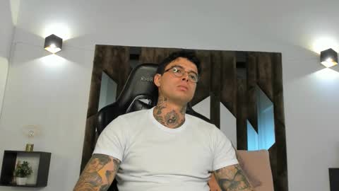 mateo_dilucajs1 online show from October 4, 10:52 pm