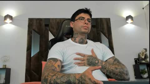 mateo_dilucajs1 online show from October 31, 8:21 pm