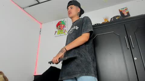 mateo_escobar online show from November 1, 7:27 pm