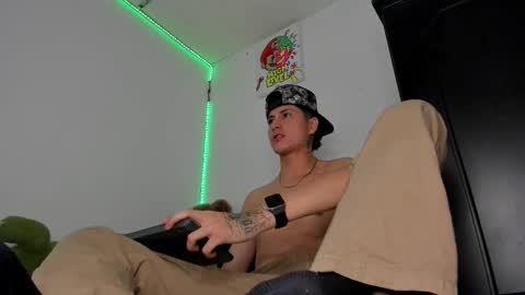 mateo_escobar online show from December 18, 6:30 am