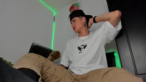 mateo_escobar online show from December 19, 1:01 am