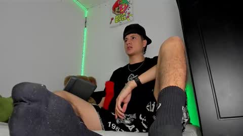 Snapshot of mateo_escobar chatting on January 18, 5:11 am mateo_escobar online show from January 18, 5:11 am