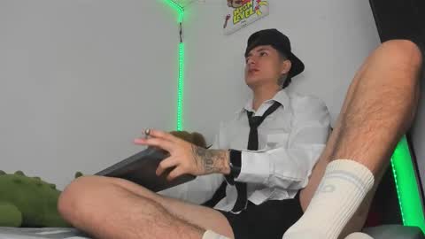 Snapshot of mateo_escobar chatting on March 2, 9:21 pm mateo_escobar online show from March 2, 9:21 pm