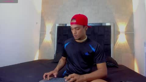 Snapshot of mateo_nick chatting on November 4, 4:28 pm Mateo and Noah online show from November 4, 4:28 pm