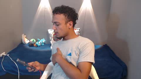 Snapshot of mateo_nick chatting on June 4, 11:05 am Mateo and Noah online show from June 4, 11:05 am