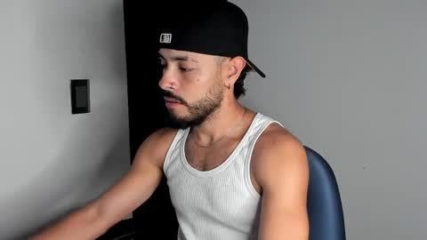 Snapshot of mateobaer_ chatting on April 30, 3:24 am Mateo Baer online show from April 30, 3:24 am