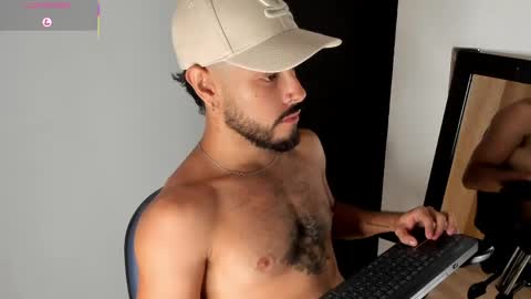 Snapshot of mateobaer_ chatting on May 19, 7:58 am Mateo Baer online show from May 19, 7:58 am