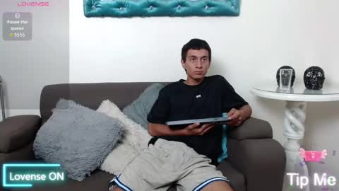 Snapshot of mateocruz_ chatting on October 7, 12:02 pm Mateo online show from October 7, 12:02 pm