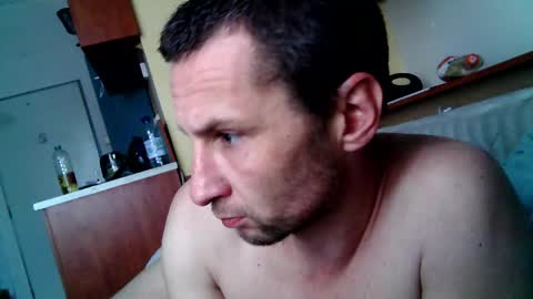 mates1982 online show from April 15, 7:37 am