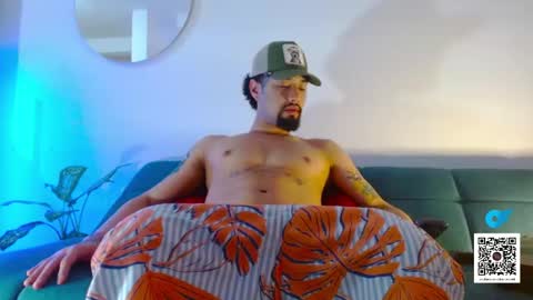 STRURIBE ON INSTAGRAM online show from October 31, 7:37 pm