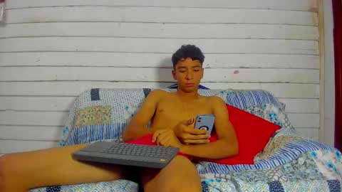 Snapshot of mathias_fernandez_ chatting on February 8, 3:53 pm Mathias Fernandez online show from February 8, 3:53 pm