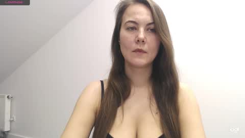 Snapshot of mati1da chatting on December 3, 8:28 pm Matild online show from December 3, 8:28 pm