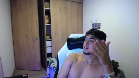 Snapshot of matias_bianco01 chatting on September 12, 5:51 am matias online show from September 12, 5:51 am