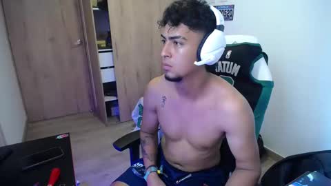 Snapshot of matias_bianco01 chatting on September 18, 2:52 pm matias online show from September 18, 2:52 pm