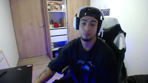 Snapshot of matias_bianco01 chatting on September 25, 5:22 am matias online show from September 25, 5:22 am