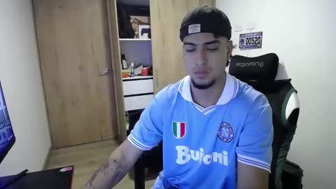 Snapshot of matias_bianco01 chatting on October 30, 2:35 am matias online show from October 30, 2:35 am