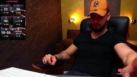 Snapshot of matiasdean chatting on October 6, 4:43 am MatiasDean online show from October 6, 4:43 am