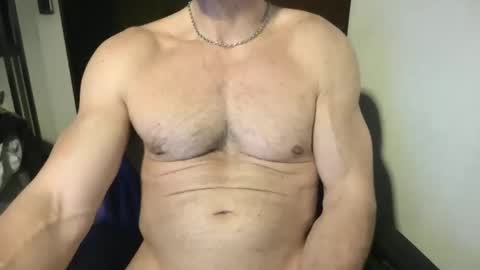 Snapshot of matiasmartin2030 chatting on April 20, 12:57 am MatiasMatureMuscle online show from April 20, 12:57 am
