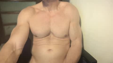 Snapshot of matiasmartin2030 chatting on July 12, 11:07 pm MatiasMatureMuscle online show from July 12, 11:07 pm