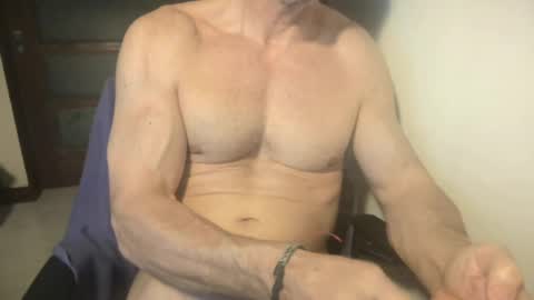 Snapshot of matiasmartin2030 chatting on July 13, 11:07 pm MatiasMatureMuscle online show from July 13, 11:07 pm