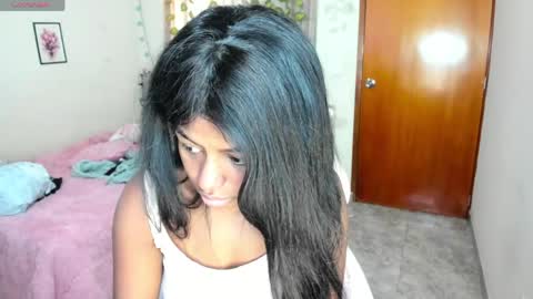 Snapshot of matilde27 chatting on May 1, 3:49 pm Daniela online show from May 1, 3:49 pm