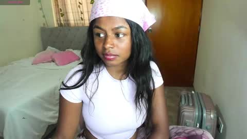 Snapshot of matilde27 chatting on May 21, 6:59 pm Daniela online show from May 21, 6:59 pm