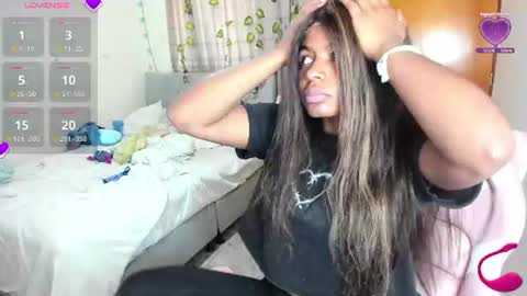 Snapshot of matilde27 chatting on July 3, 9:54 pm Daniela online show from July 3, 9:54 pm