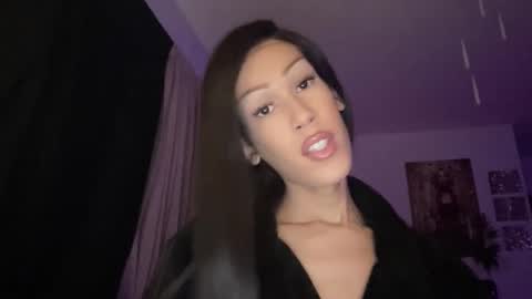 MOLLY MILLS online show from November 23, 5:07 am