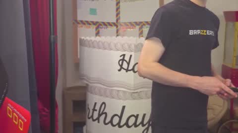 Snapshot of mattcashxxx chatting on February 13, 2:07 am Matt Cash online show from February 13, 2:07 am