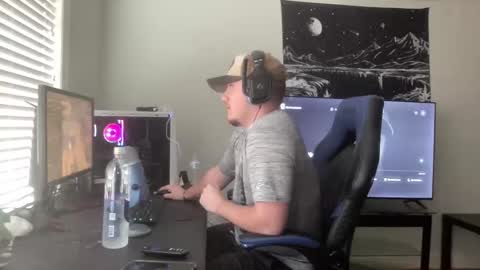 Snapshot of mattdawg13 chatting on March 25, 9:54 pm MattDawg13 online show from March 25, 9:54 pm