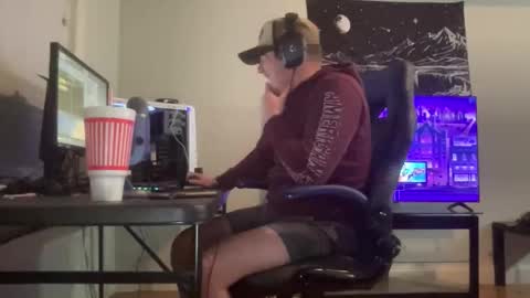 Snapshot of mattdawg13 chatting on April 7, 4:46 am MattDawg13 online show from April 7, 4:46 am