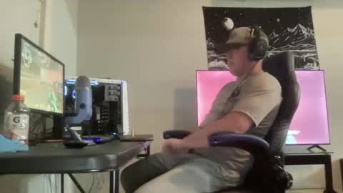 Snapshot of mattdawg13 chatting on May 8, 3:34 am MattDawg13 online show from May 8, 3:34 am
