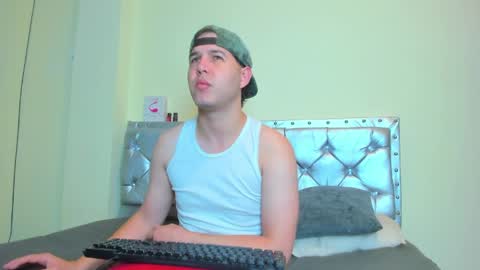 Snapshot of matthew_gill chatting on May 1, 11:59 am matthewlatinc online show from May 1, 11:59 am