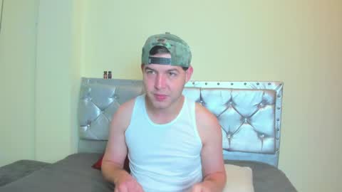 Snapshot of matthew_gill chatting on May 3, 12:44 pm matthewlatinc online show from May 3, 12:44 pm