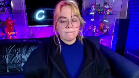 Snapshot of matti_sofia chatting on February 23, 11:18 am TATIANA AND ROUS online show from February 23, 11:18 am