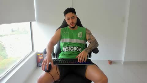 Snapshot of mattia_dupont chatting on February 21, 9:27 pm Mattias online show from February 21, 9:27 pm