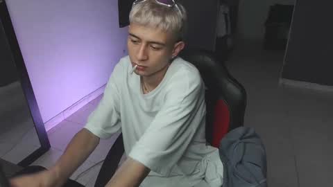 mattias     online show from February 23, 1:35 am