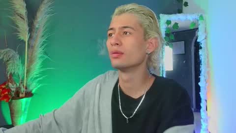 mattias     online show from October 2, 2:29 am