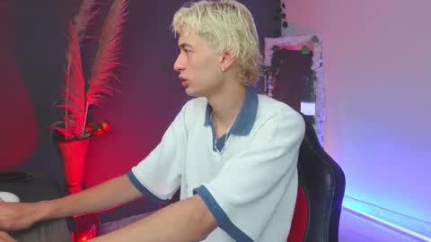 mattias     online show from October 11, 4:55 am